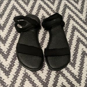 New! Sanuk Yoga Mat Sandals